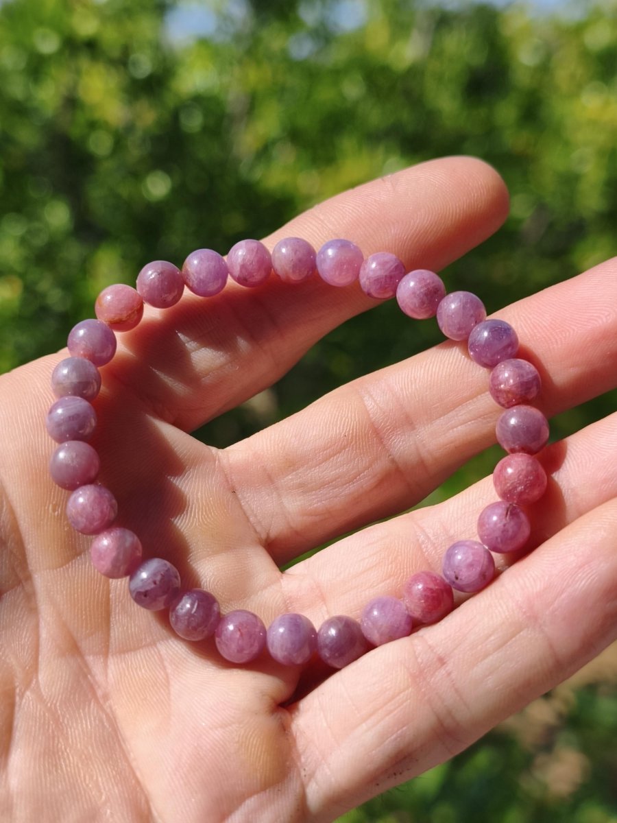 Rubin (Korund) - Edelstein Armband rosa rot pink Heilstein Geschenk Er Sie Mann Frau Freund Rarität Energie Kraft Hippie Boho Natur Selten - Art of Nature Berlin