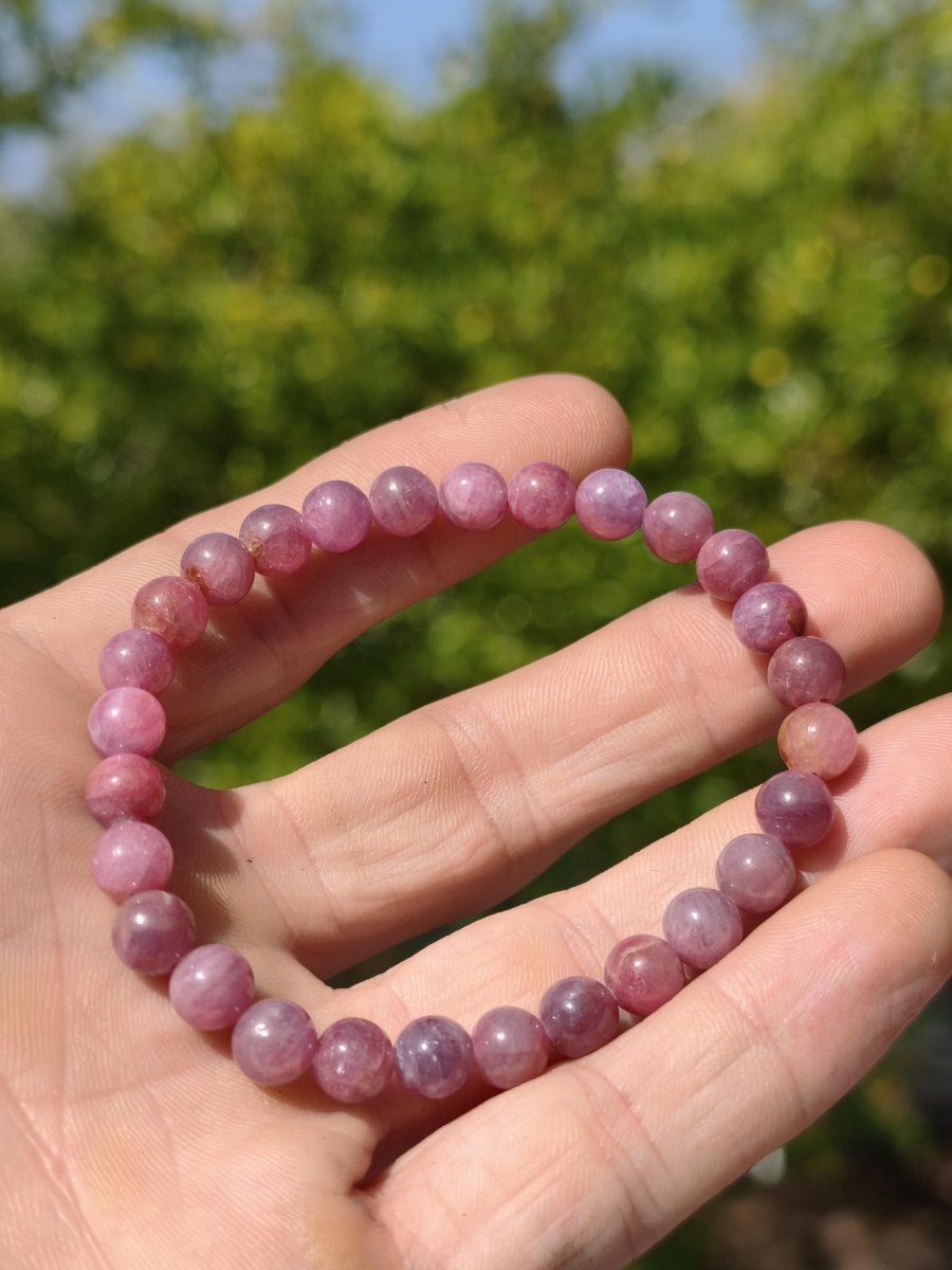 Rubin (Korund) - Edelstein Armband rosa rot pink Heilstein Geschenk Er Sie Mann Frau Freund Rarität Energie Kraft Hippie Boho Natur Selten - Art of Nature Berlin