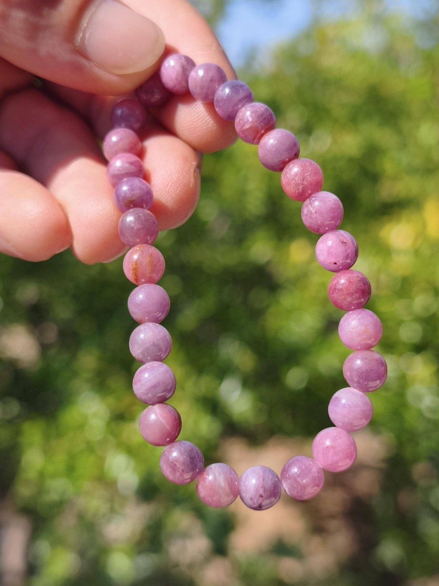 Rubin (Korund) - Edelstein Armband rosa rot pink Heilstein Geschenk Er Sie Mann Frau Freund Rarität Energie Kraft Hippie Boho Natur Selten - Art of Nature Berlin