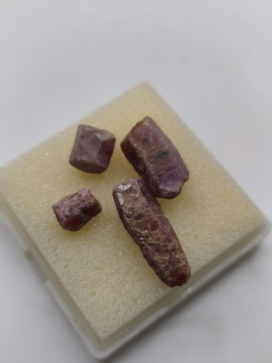 Rubin roh Kristall Sammler Rarität Kollektion Dekostein Heilstein Energie Edelstein Trommelstein Mineral Natur Geschenk Er Sie Mann Rarität - Art of Nature Berlin