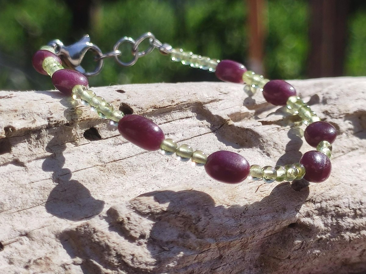 Rubin rot + Peridot grün AAA Edelstein Armband Rarität edel hochwertig Heilstein Damen Schmuck Qualität Geschenk Frau Mann Unisex Er Sie - Art of Nature Berlin