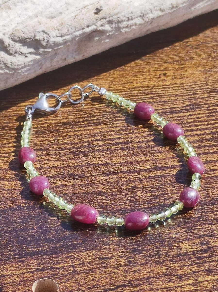 Rubin rot + Peridot grün AAA Edelstein Armband Rarität edel hochwertig Heilstein Damen Schmuck Qualität Geschenk Frau Mann Unisex Er Sie - Art of Nature Berlin