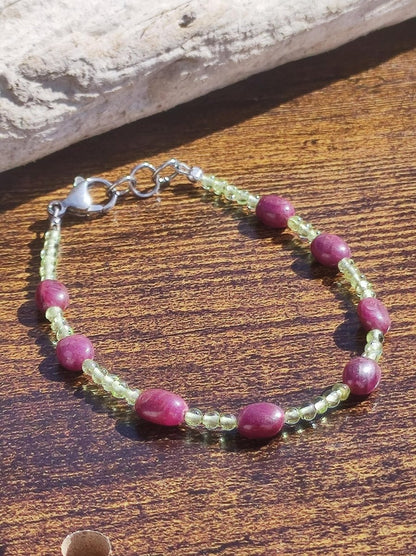 Rubin rot + Peridot grün AAA Edelstein Armband Rarität edel hochwertig Heilstein Damen Schmuck Qualität Geschenk Frau Mann Unisex Er Sie - Art of Nature Berlin