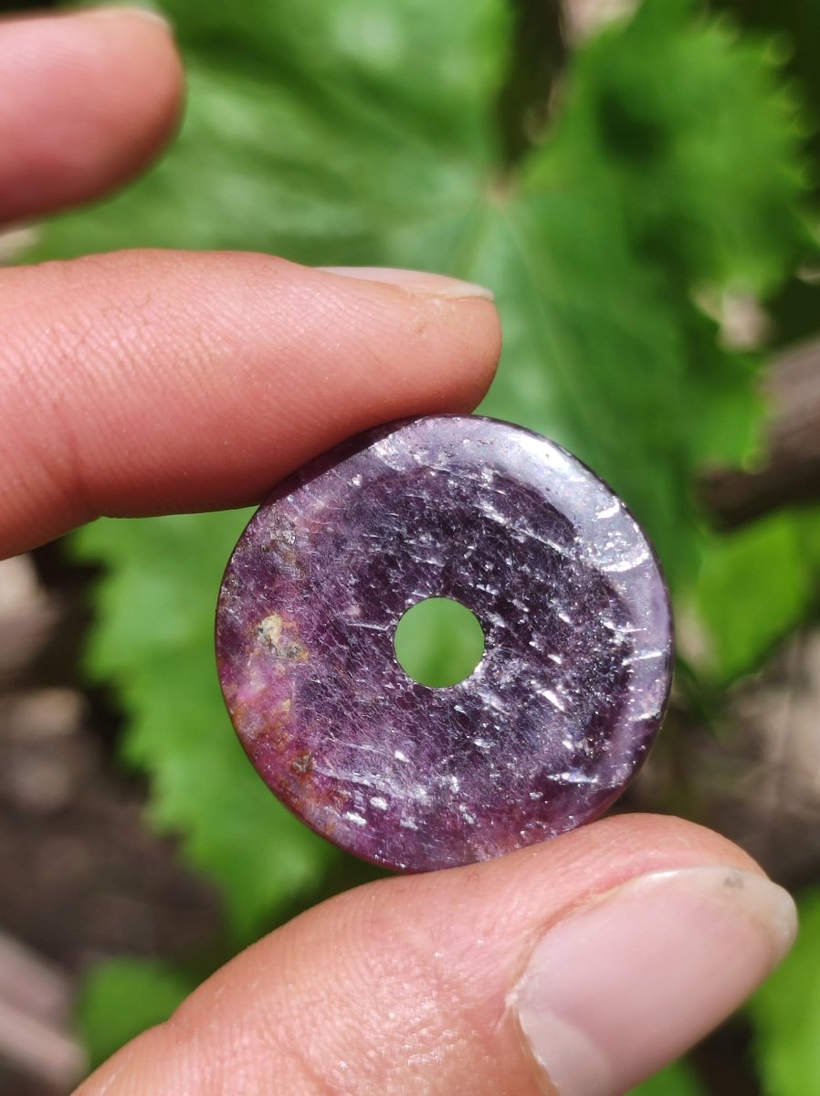 Rubin Schutzdonut ~ Edelstein Kette Kristall Heilstein Rarität Selten Sammler rot lila Anhänger rund Geschenk Mann Frau Er Sie Freund - Art of Nature Berlin