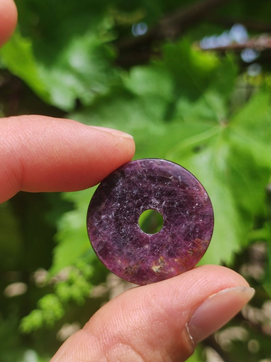 Rubin Schutzdonut ~ Edelstein Kette Kristall Heilstein Rarität Selten Sammler rot lila Anhänger rund Geschenk Mann Frau Er Sie Freund - Art of Nature Berlin