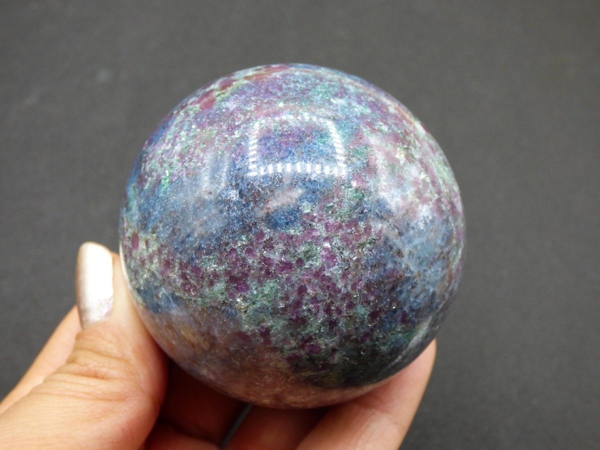 Rubin & Zoisit blau rot grün - Edelstein Kugel Deko Sphere Sammler Mineral Stufe Heilstein Wohn Qualität Selten Rarität Geschenk Mann Frau - Art of Nature Berlin