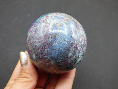 Rubin & Zoisit blau rot grün - Edelstein Kugel Deko Sphere Sammler Mineral Stufe Heilstein Wohn Qualität Selten Rarität Geschenk Mann Frau - Art of Nature Berlin