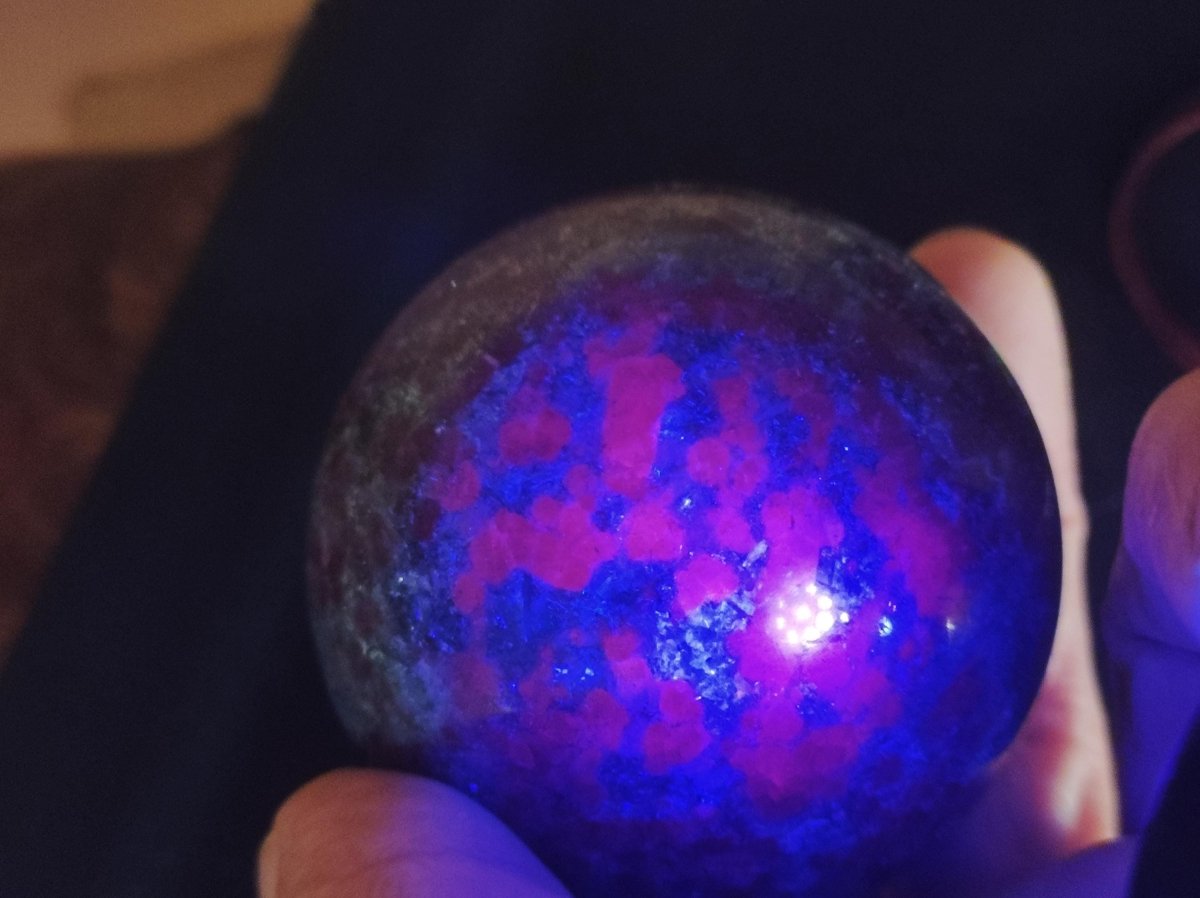 Rubin & Zoisit grün rot - Edelstein Kugel Deko Sphere Sammler Mineral Stufe Heilstein Wohn Natur Qualität Selten Rarität Geschenk Mann Frau - Art of Nature Berlin