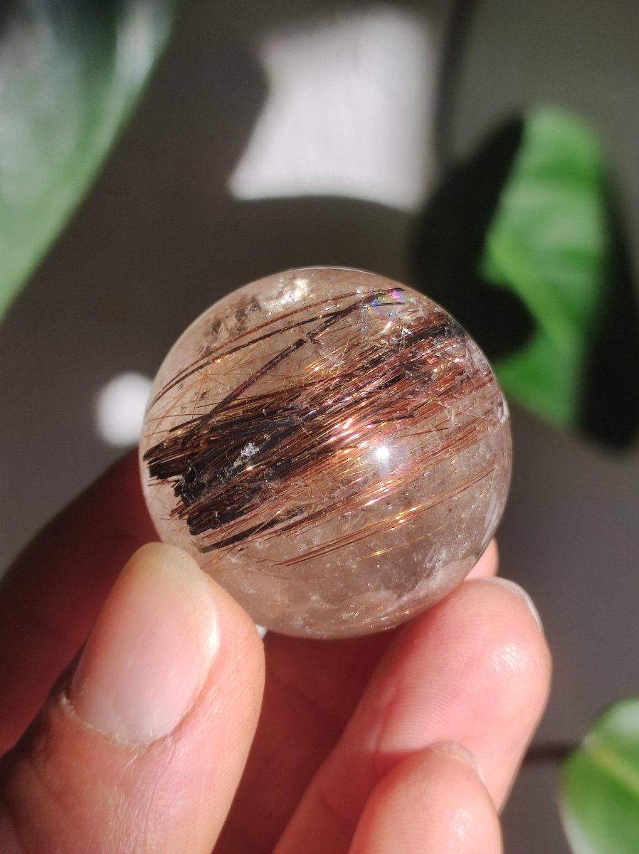 Rutilquarz A - Magische Edelstein Kugel Deko Sphere Klar Meditation Natur Heilstein Wohnen Sammler Rarität Geschenk Sammler Mineralien - Art of Nature Berlin