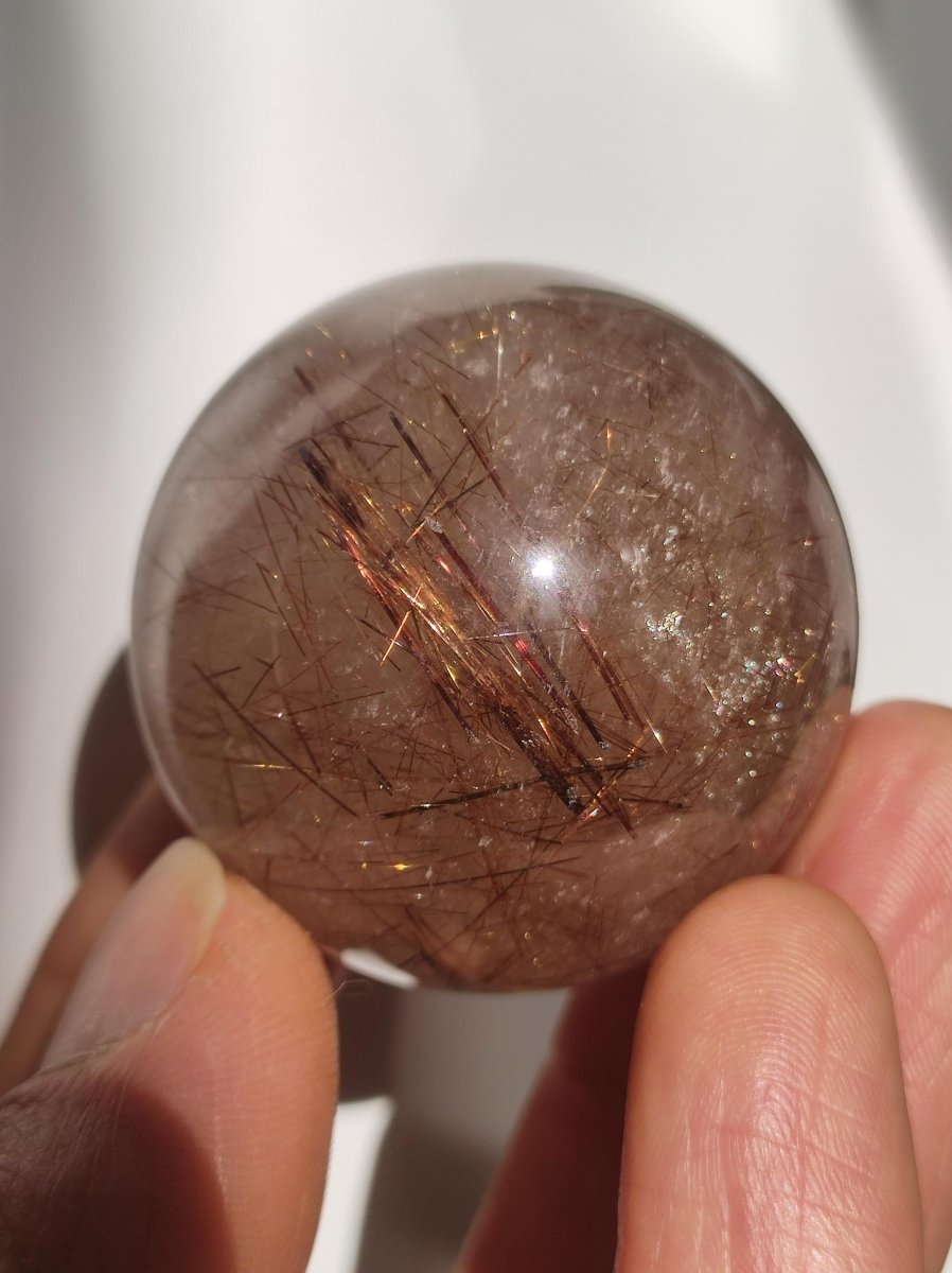 Rutilquarz A - Magische Edelstein Kugel Deko Sphere Klar Meditation Natur Heilstein Wohnen Sammler Rarität Geschenk Sammler Mineralien - Art of Nature Berlin