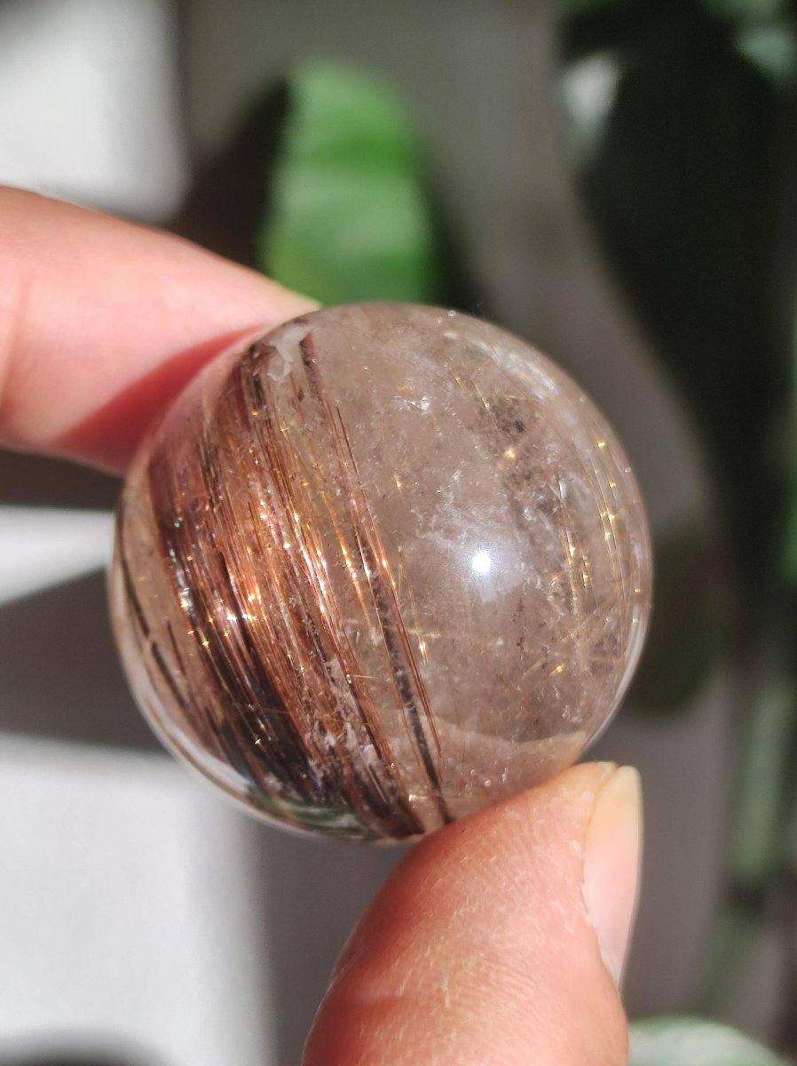 Rutilquarz A - Magische Edelstein Kugel Deko Sphere Klar Meditation Natur Heilstein Wohnen Sammler Rarität Geschenk Sammler Mineralien - Art of Nature Berlin