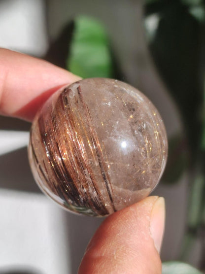 Rutilquarz A - Magische Edelstein Kugel Deko Sphere Klar Meditation Natur Heilstein Wohnen Sammler Rarität Geschenk Sammler Mineralien - Art of Nature Berlin