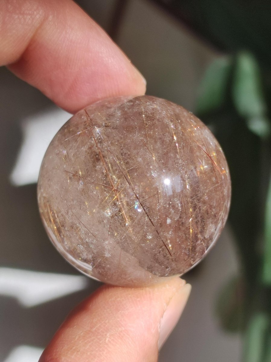 Rutilquarz A - Magische Edelstein Kugel Deko Sphere Klar Meditation Natur Heilstein Wohnen Sammler Rarität Geschenk Sammler Mineralien - Art of Nature Berlin