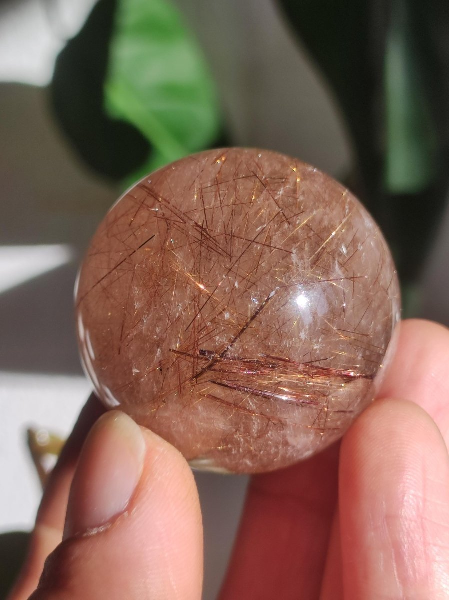 Rutilquarz A - Magische Edelstein Kugel Deko Sphere Klar Meditation Natur Heilstein Wohnen Sammler Rarität Geschenk Sammler Mineralien - Art of Nature Berlin