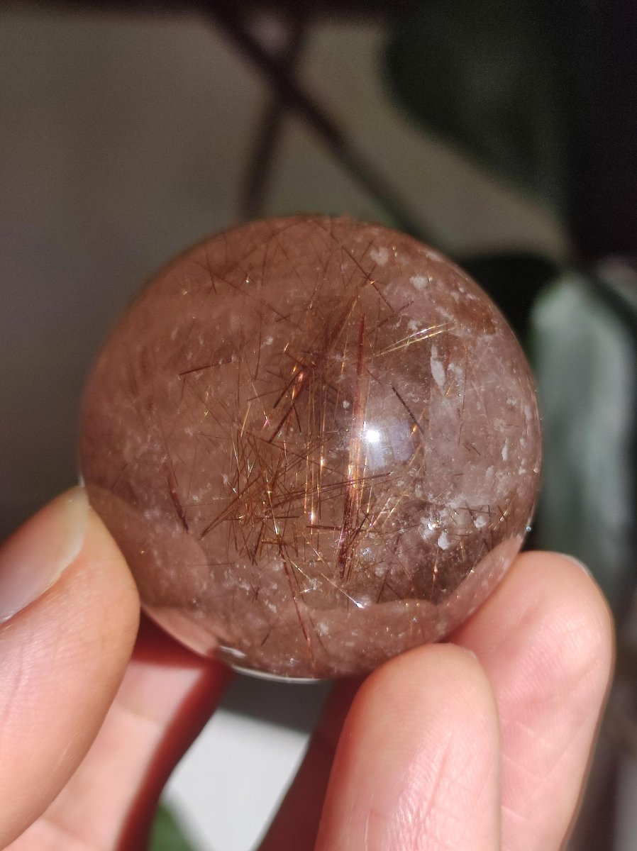 Rutilquarz A - Magische Edelstein Kugel Deko Sphere Klar Meditation Natur Heilstein Wohnen Sammler Rarität Geschenk Sammler Mineralien - Art of Nature Berlin