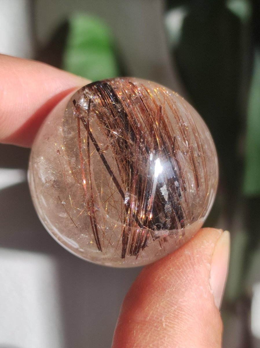 Rutilquarz A - Magische Edelstein Kugel Deko Sphere Klar Meditation Natur Heilstein Wohnen Sammler Rarität Geschenk Sammler Mineralien - Art of Nature Berlin