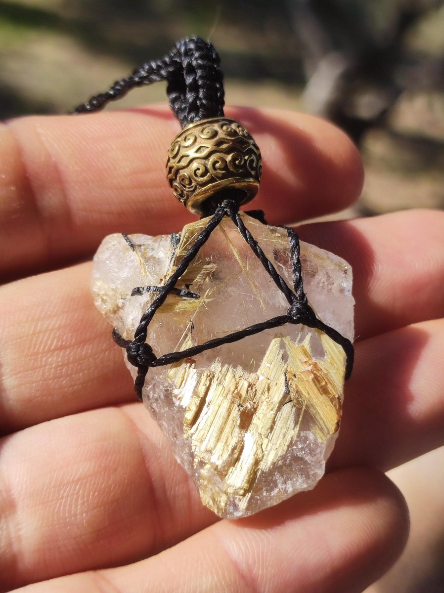 Rutilquarz mit Goldene Nadeln - Makramee Edelstein Kette Geschenk Er Sie Freundin Mann Frau Mutter HIPPIE GOA Ethno Natur Vintage Handarbeit - Art of Nature Berlin