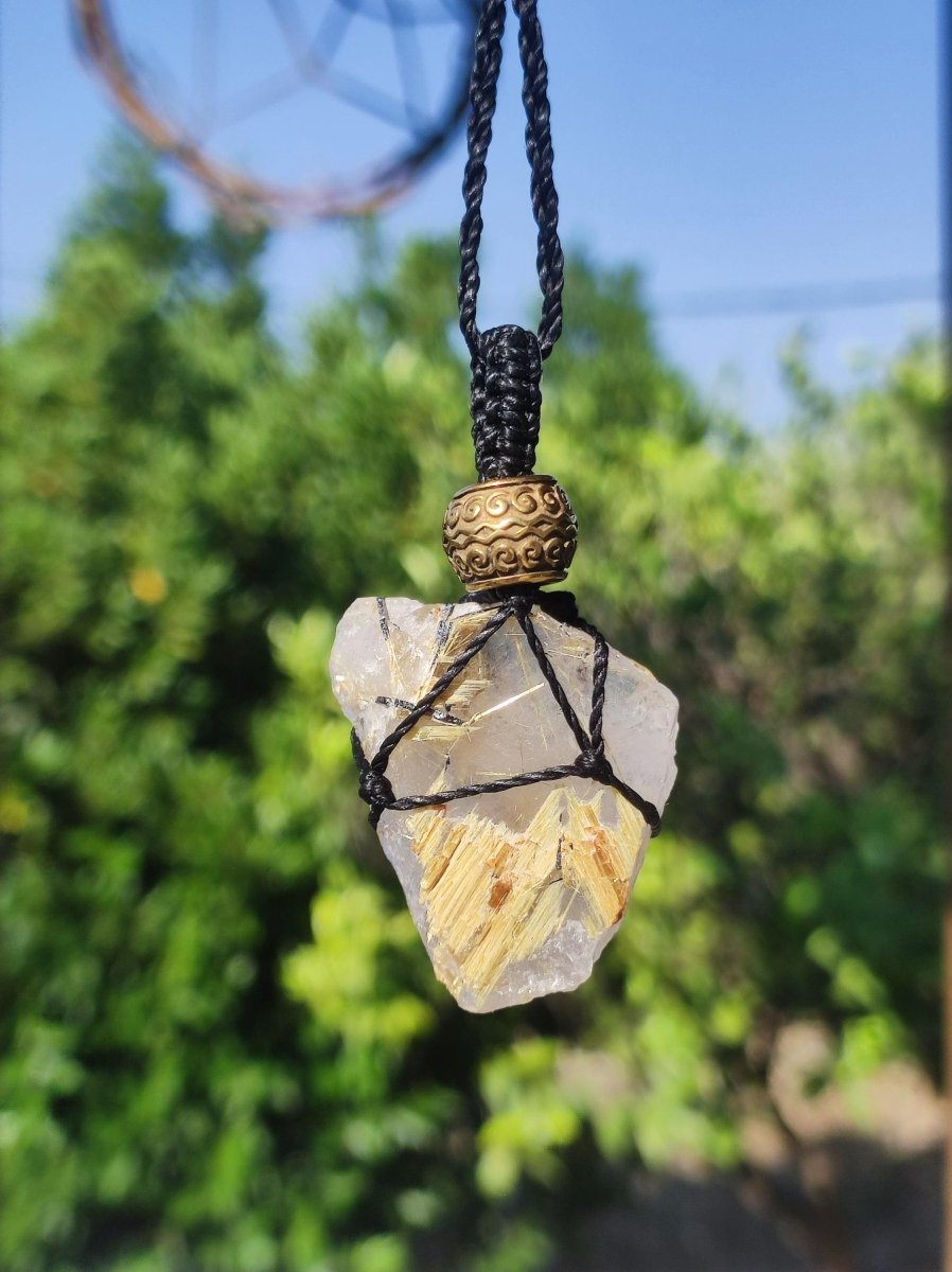 Rutilquarz mit Goldene Nadeln - Makramee Edelstein Kette Geschenk Er Sie Freundin Mann Frau Mutter HIPPIE GOA Ethno Natur Vintage Handarbeit - Art of Nature Berlin