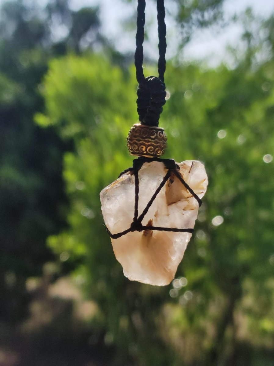 Rutilquarz mit Goldene Nadeln - Makramee Edelstein Kette Geschenk Er Sie Freundin Mann Frau Mutter HIPPIE GOA Ethno Natur Vintage Handarbeit - Art of Nature Berlin