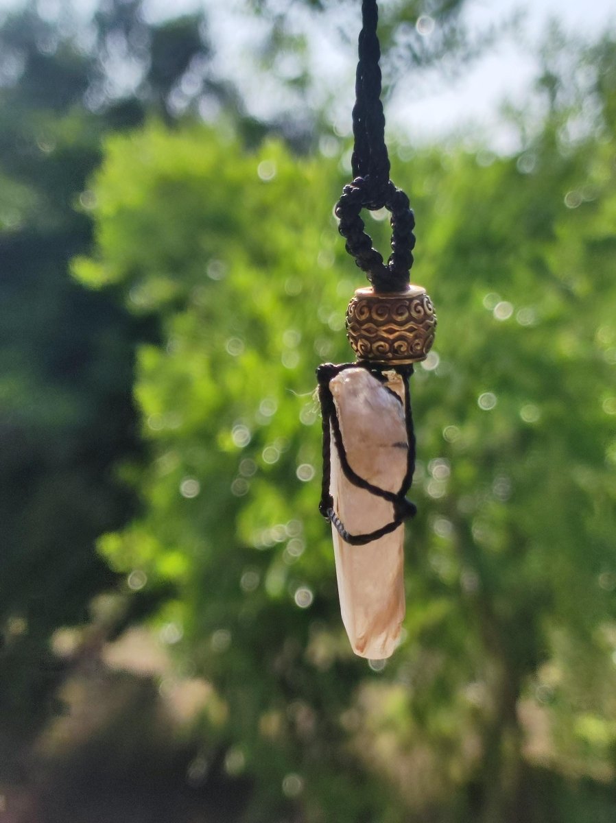 Rutilquarz mit Goldene Nadeln - Makramee Edelstein Kette Geschenk Er Sie Freundin Mann Frau Mutter HIPPIE GOA Ethno Natur Vintage Handarbeit - Art of Nature Berlin