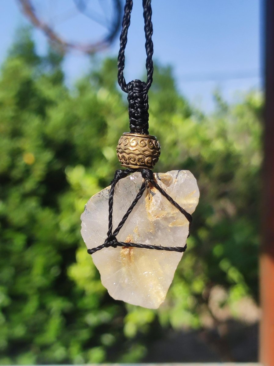 Rutilquarz mit Goldene Nadeln - Makramee Edelstein Kette Geschenk Er Sie Freundin Mann Frau Mutter HIPPIE GOA Ethno Natur Vintage Handarbeit - Art of Nature Berlin