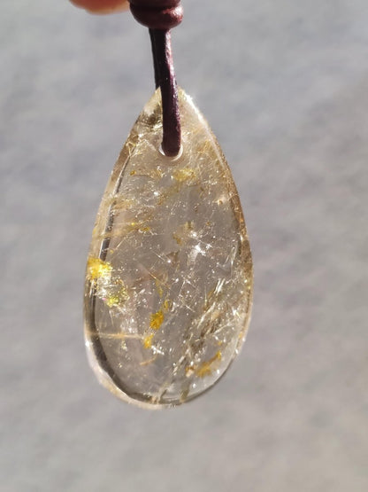 Rutilquarz Tropfen golden - Edelstein Kette Anhänger Natur Heilstein Kristall Geschenk Frau Sie Mann Er Freundin Unikat Nadeln transparent - Art of Nature Berlin