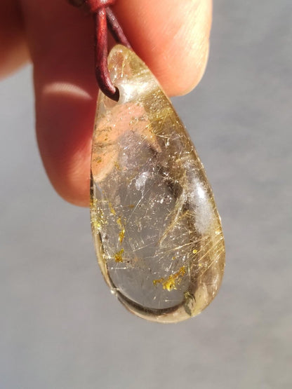 Rutilquarz Tropfen golden - Edelstein Kette Anhänger Natur Heilstein Kristall Geschenk Frau Sie Mann Er Freundin Unikat Nadeln transparent - Art of Nature Berlin