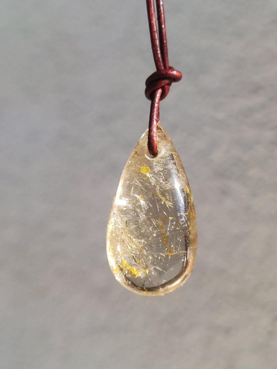 Rutilquarz Tropfen golden - Edelstein Kette Anhänger Natur Heilstein Kristall Geschenk Frau Sie Mann Er Freundin Unikat Nadeln transparent - Art of Nature Berlin