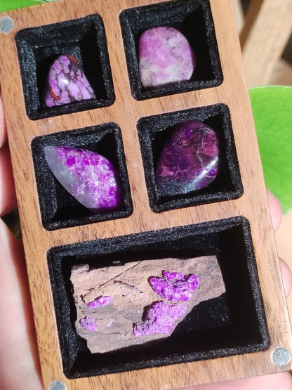 Sammler Sugilith SET Roh Fibrose Sugilite + 4x Trommelstein AAA Edelstein Deko Kristall Heilstein Rarität Selten Rarität Quatlität Geschenk - Art of Nature Berlin