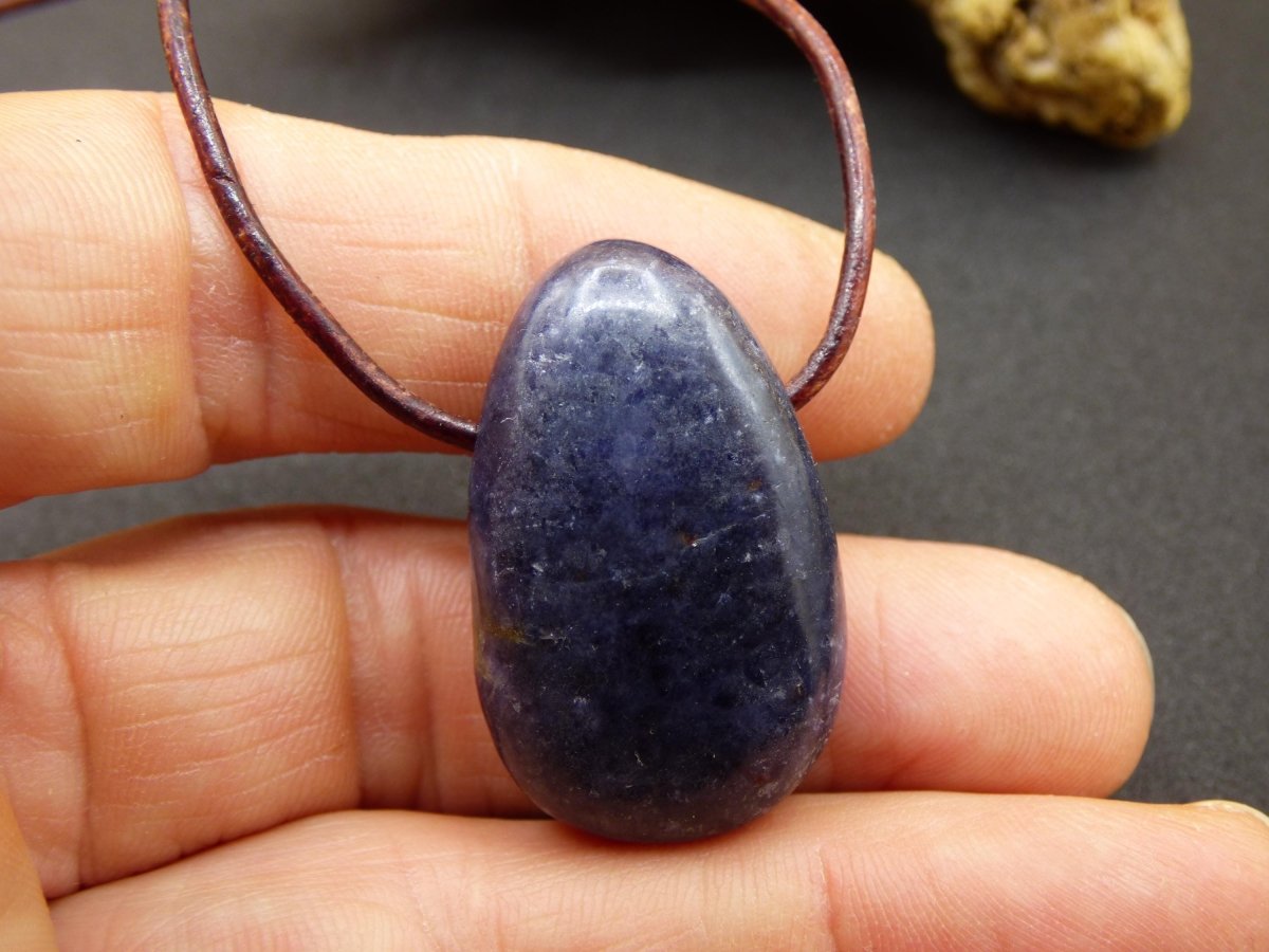 Saphir - Edelstein Kette Heilstein blau Natur Geschenk Mann Frau Er Sie Vater Sohn Mutter Glück Energie Chakra Schutz Rarität Selten Sammler - Art of Nature Berlin