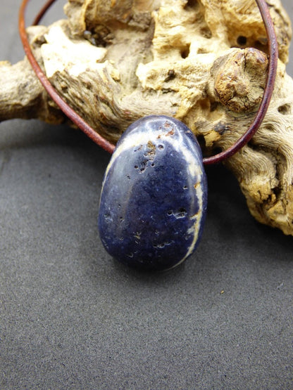 Saphir - Edelstein Kette Heilstein blau Natur Geschenk Mann Frau Er Sie Vater Sohn Mutter Glück Energie Chakra Schutz Rarität Selten Sammler - Art of Nature Berlin