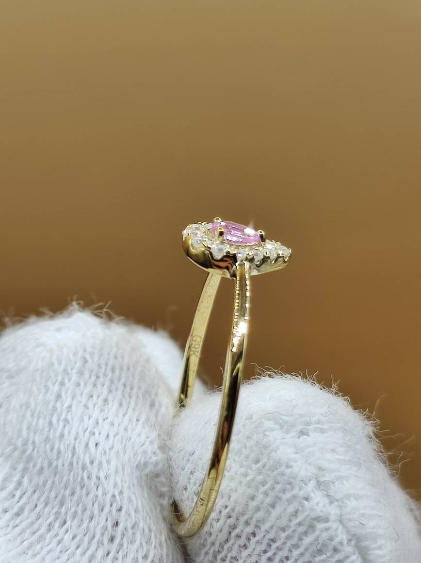 Saphir pink + Brillanten 0,3ct (Diamant) - 375 Gelbgold Ring Größe 17 (54) - Edelstein Heilstein Energie Kraft Frau Ring Schmuck Hochwertig - Art of Nature Berlin