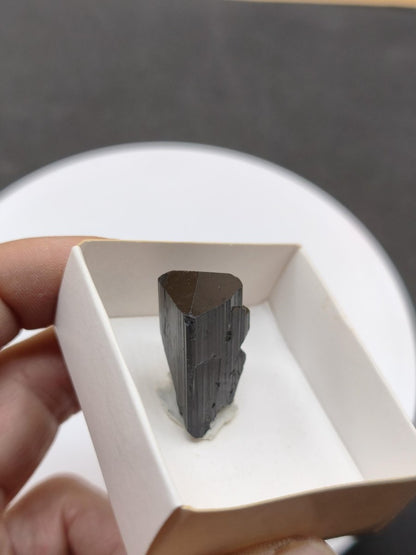 Schwarze Turmalin (Schörl) A Qualität Stufe roh Kristall Sammler Deko Geschenk Mann Frau Heilsteine - Art of Nature Berlin
