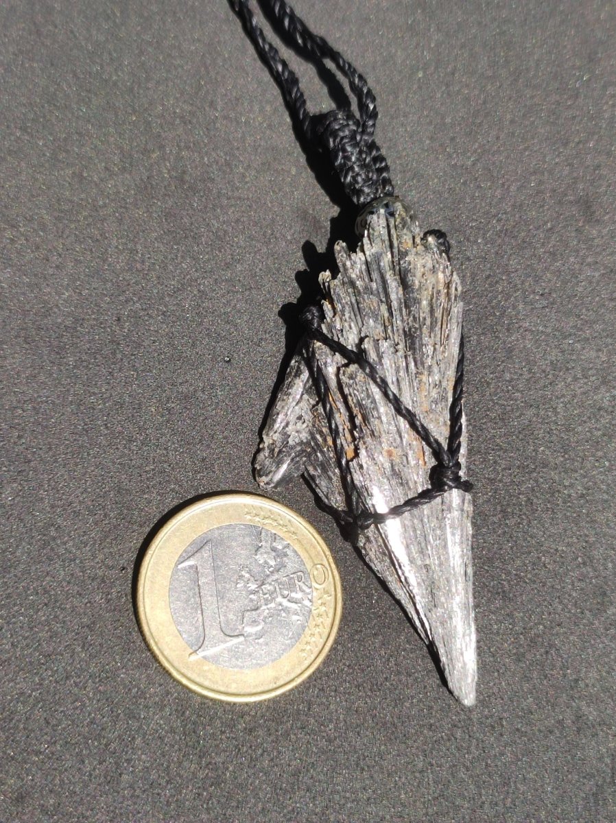 Schwarzer Cyanit ~ Makramee Edelstein Kette Heilstein roh Kristall Geschenk Mann Frau Er Sie Freundin HIPPIE GOA Boho Ethno Natur Vintage - Art of Nature Berlin