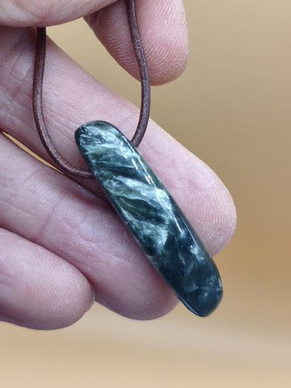 Seraphinit Serafinit A lang Spitze Edelstein Kette grün Natur Heilstein Mann Frau Glück Schutz HIPPIE Boho Kristalle Rarität Geschenk Er Sie - Art of Nature Berlin