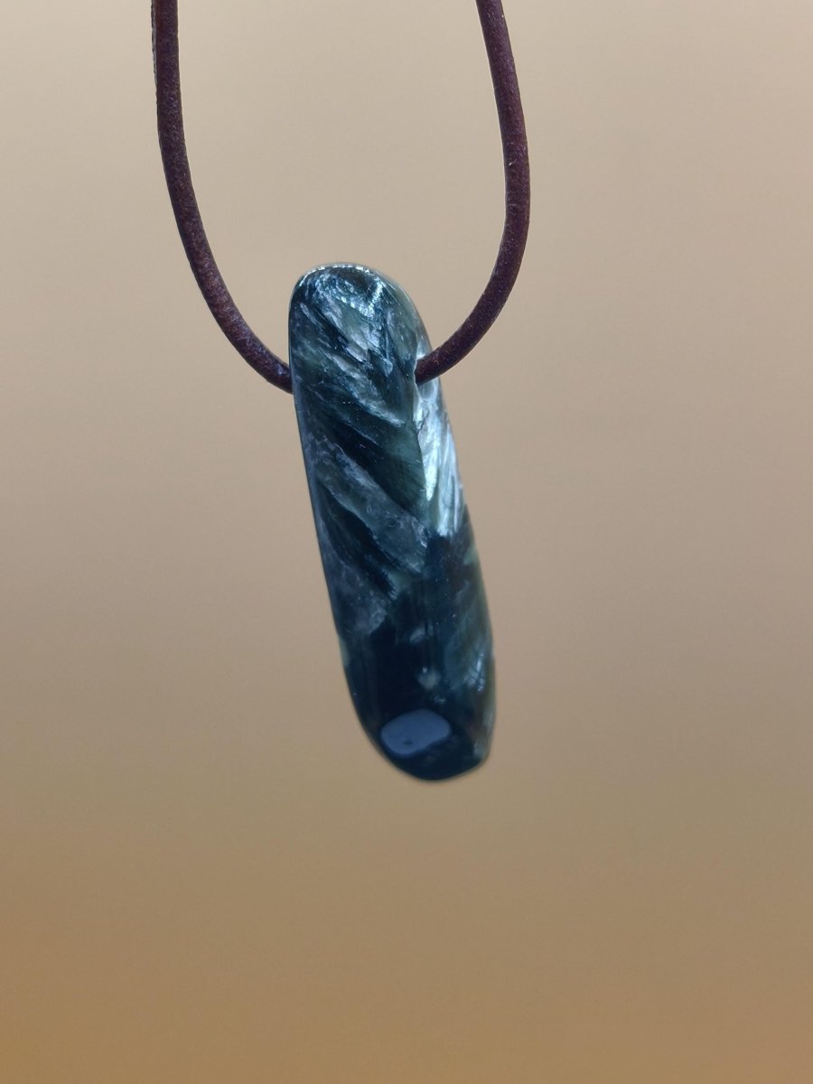 Seraphinit Serafinit A lang Spitze Edelstein Kette grün Natur Heilstein Mann Frau Glück Schutz HIPPIE Boho Kristalle Rarität Geschenk Er Sie - Art of Nature Berlin