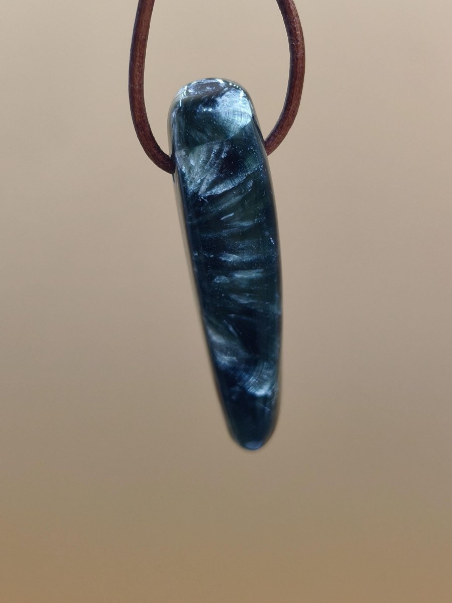 Seraphinit Serafinit A lang Spitze Edelstein Kette grün Natur Heilstein Mann Frau Glück Schutz HIPPIE Boho Kristalle Rarität Geschenk Er Sie - Art of Nature Berlin