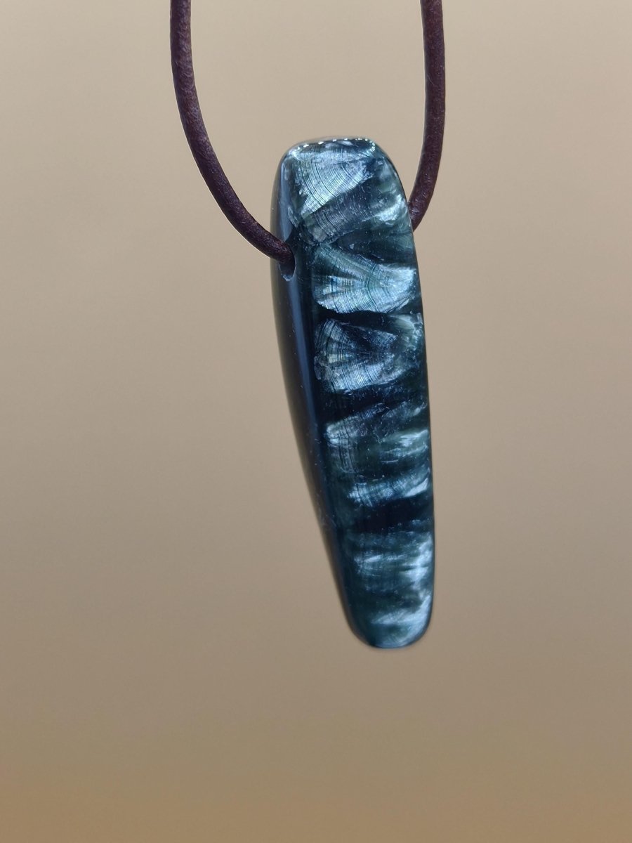 Seraphinit Serafinit A lang Spitze Edelstein Kette grün Natur Heilstein Mann Frau Glück Schutz HIPPIE Boho Kristalle Rarität Geschenk Er Sie - Art of Nature Berlin