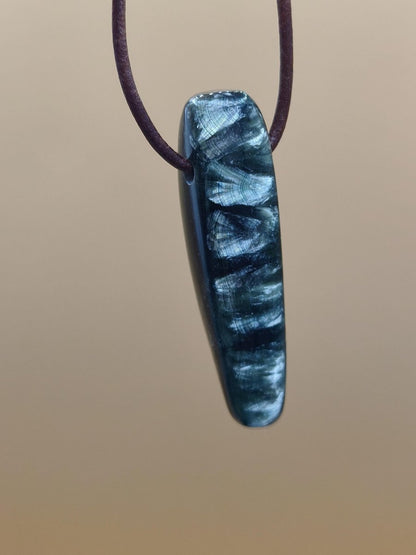 Seraphinit Serafinit A lang Spitze Edelstein Kette grün Natur Heilstein Mann Frau Glück Schutz HIPPIE Boho Kristalle Rarität Geschenk Er Sie - Art of Nature Berlin