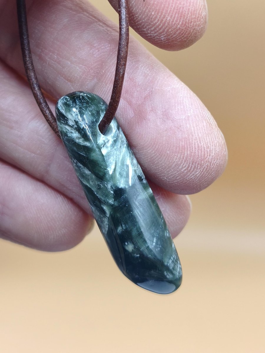 Seraphinit Serafinit A lang Spitze Edelstein Kette grün Natur Heilstein Mann Frau Glück Schutz HIPPIE Boho Kristalle Rarität Geschenk Er Sie - Art of Nature Berlin