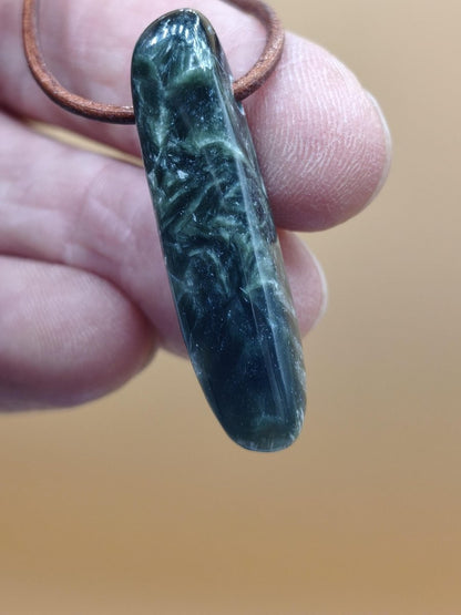 Seraphinit Serafinit A lang Spitze Edelstein Kette grün Natur Heilstein Mann Frau Glück Schutz HIPPIE Boho Kristalle Rarität Geschenk Er Sie - Art of Nature Berlin