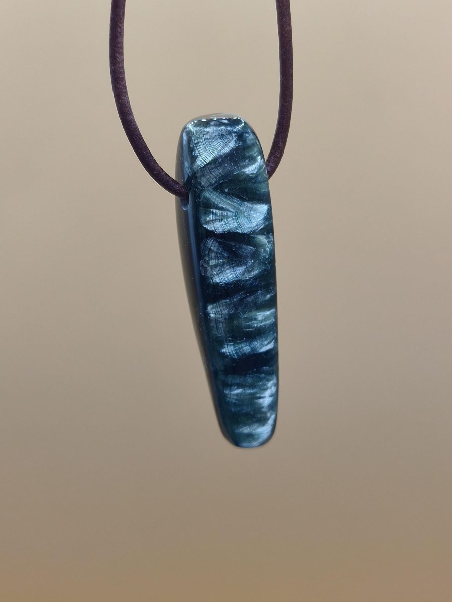 Seraphinit Serafinit A lang Spitze Edelstein Kette grün Natur Heilstein Mann Frau Glück Schutz HIPPIE Boho Kristalle Rarität Geschenk Er Sie - Art of Nature Berlin