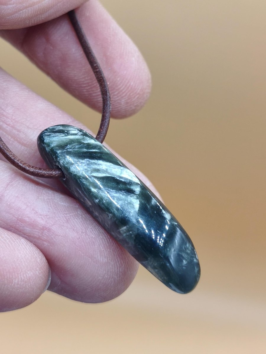 Seraphinit Serafinit A lang Spitze Edelstein Kette grün Natur Heilstein Mann Frau Glück Schutz HIPPIE Boho Kristalle Rarität Geschenk Er Sie - Art of Nature Berlin