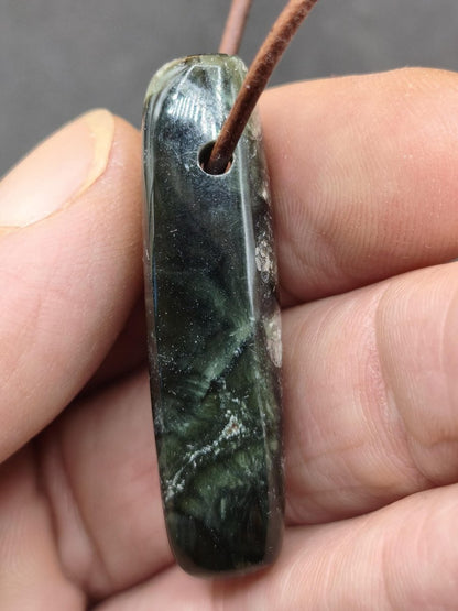 Seraphinit Serafinit A lang Spitze Edelstein Kette grün Natur Heilstein Mann Frau Glück Schutz HIPPIE Boho Kristalle Rarität Geschenk Er Sie - Art of Nature Berlin