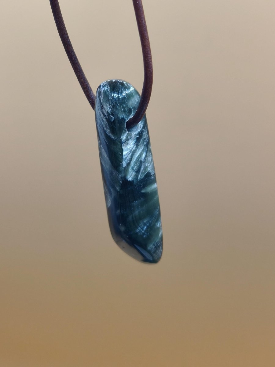 Seraphinit Serafinit A lang Spitze Edelstein Kette grün Natur Heilstein Mann Frau Glück Schutz HIPPIE Boho Kristalle Rarität Geschenk Er Sie - Art of Nature Berlin