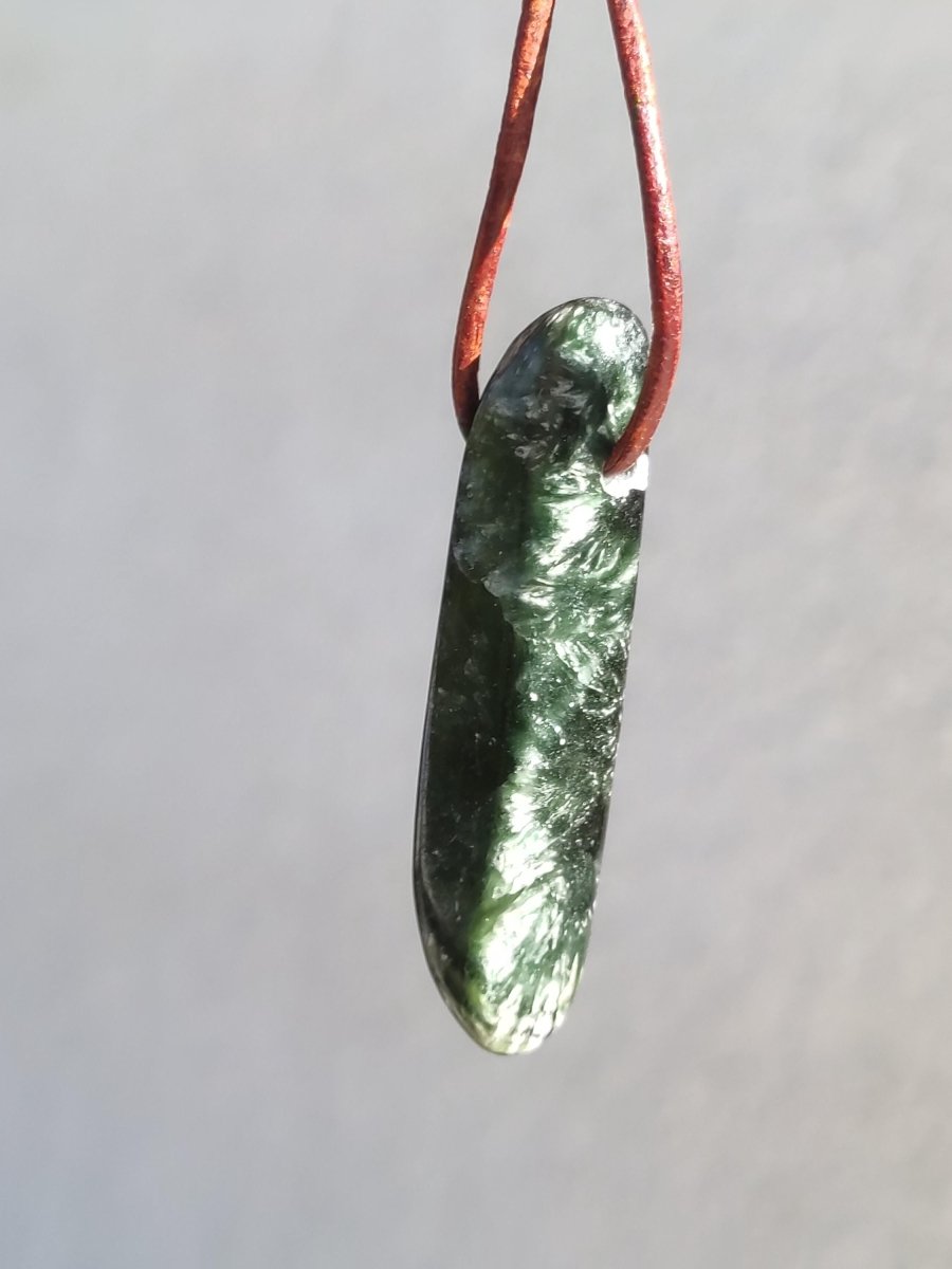 Seraphinit Serafinit A lang Spitze Edelstein Kette Natur Heilstein Mann Frau Glück Schutz HIPPIE Boho Tibet Ethno Rarität Geschenk Er Sie - Art of Nature Berlin