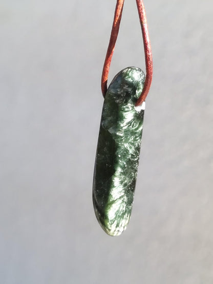 Seraphinit Serafinit A lang Spitze Edelstein Kette Natur Heilstein Mann Frau Glück Schutz HIPPIE Boho Tibet Ethno Rarität Geschenk Er Sie - Art of Nature Berlin