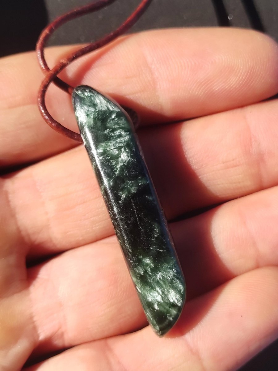 Seraphinit Serafinit A lang Spitze Edelstein Kette Natur Heilstein Mann Frau Glück Schutz HIPPIE Boho Tibet Ethno Rarität Geschenk Er Sie - Art of Nature Berlin