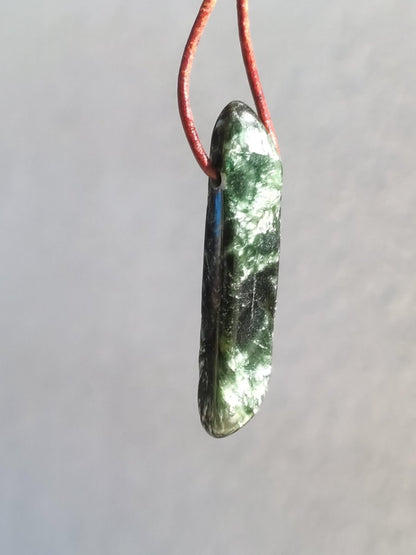 Seraphinit Serafinit A lang Spitze Edelstein Kette Natur Heilstein Mann Frau Glück Schutz HIPPIE Boho Tibet Ethno Rarität Geschenk Er Sie - Art of Nature Berlin