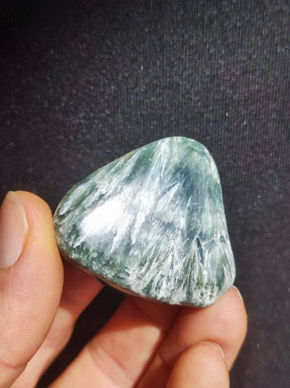 Seraphinit / Serafinit / Klinochlor Dreieck Dekostein Kristall Heilstein Natur Geschenk Er Sie Mann Frau Freundin Haus Dekoration Energie - Art of Nature Berlin